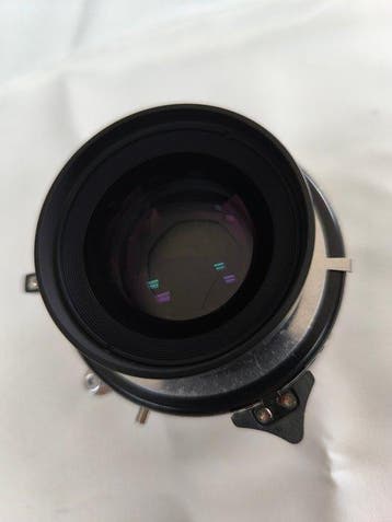 Nikon Nikkor-W 180mm 1:5.6 Lens in sluiter