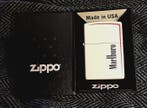 Zippo - Marlboro White Matte - 2017 - Zonder minimumprijs -, Verzamelen, Rookartikelen, Aanstekers en Luciferdoosjes, Nieuw