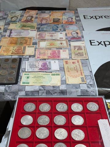 . Wereld Collection of coins and banknotes (Zonder