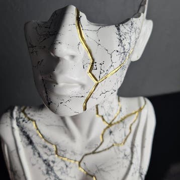 Santicri - Sculpture, Tired face (white and black marble) -, Nieuw