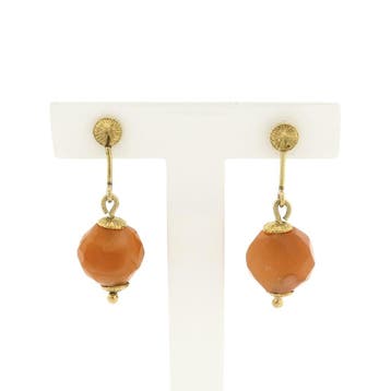 Gouden oorbellen met carneool bandagaat, Handtassen en Accessoires, Oorbellen, Gebruikt, Ophalen of Verzenden, Met edelsteen, Goud