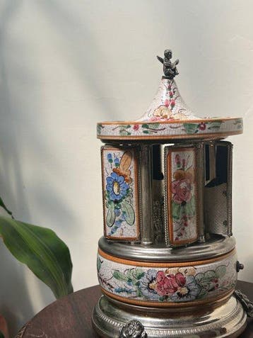 Muzikale sigarettenautomaat - Metaal, Legering, majolica -, Nieuw