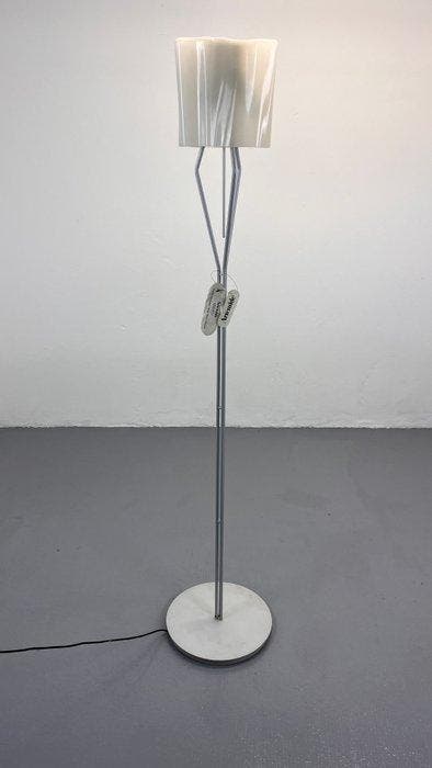 Artemide - Staande lamp - Logico - Opaline glas, Antiquités & Art, Antiquités | Éclairage