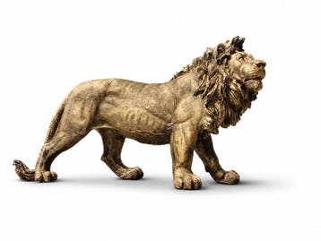 Statue, Beeld, 60 cm long statue of golden bronze lion - 32