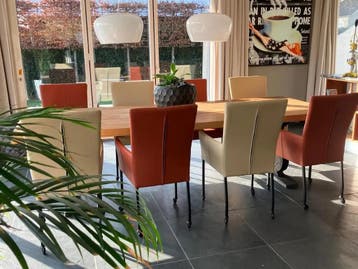 Leren eetkamerstoelen met wieltjes en hoge rug -, Huis en Inrichting, Stoelen, Ophalen of Verzenden, Nieuw, Eén
