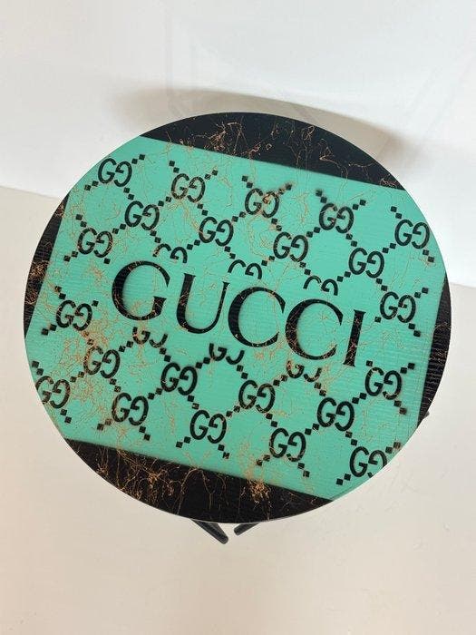 Rob VanMore - Tea-Time by Gucci Table - ø40cm, Antiek en Kunst, Kunst | Designobjecten