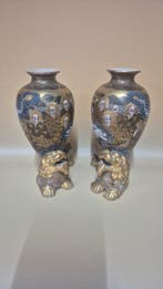 Beeldje, Leoni con vasetti - 16 cm - Porselein, Verguld, Antiek en Kunst