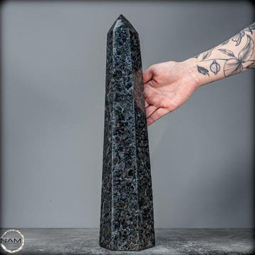Zeldzame Bol in Indigo Gabbro obelisk, Madagaskar- 4684.28 g, Antiek en Kunst