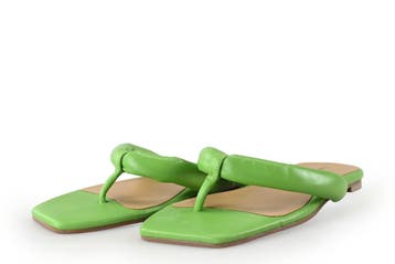 Carrano Slippers in maat 39 Groen, Kleding | Dames, Schoenen, Slippers, Verzenden, Zo goed als nieuw, Carrano