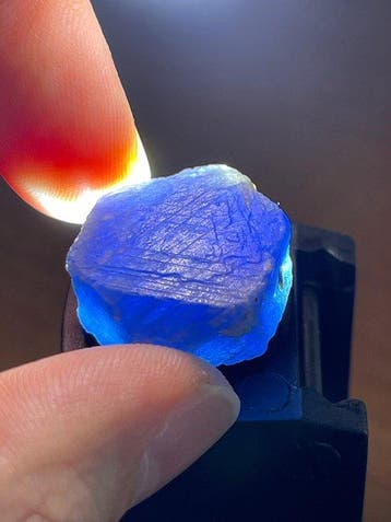 Saffier Ongewone top koninklijk blauw. “Volledige kristallen