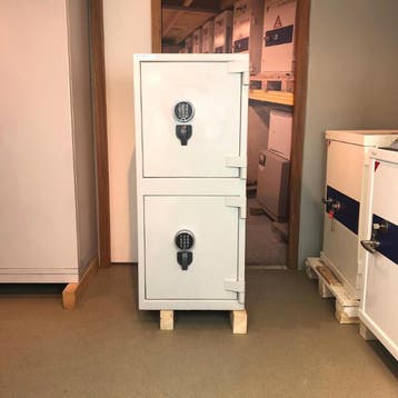 Gebruikte combi kluis met afsluitbare binnenvakken, Verzenden, Gebruikt