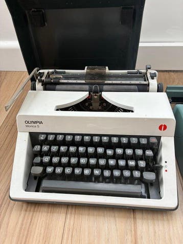 Twee typemachines - Typemachine - 1960-1970