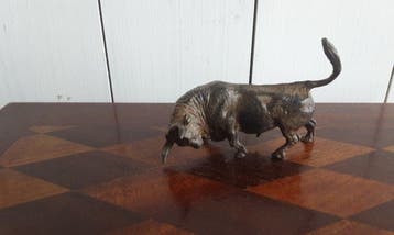 P. Chenet - Beeld, stier - 7 cm - Brons