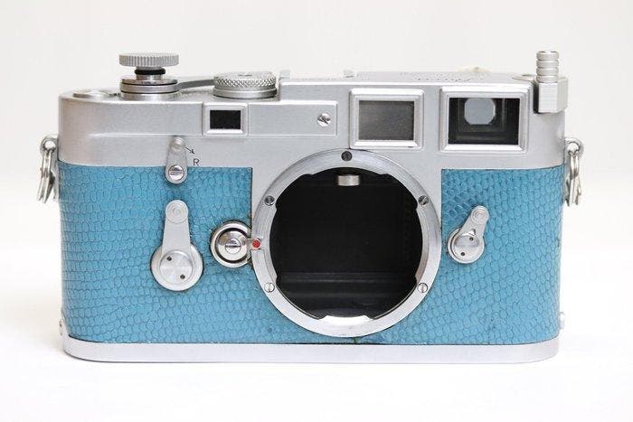 Leica M3 Double Stroke (recovered - Blue leather like), Verzamelen, Foto-apparatuur en Filmapparatuur