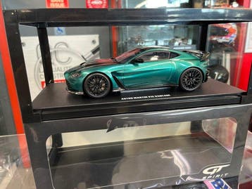 GT Spirit 1:18 - Model sportwagen - Aston Martin V12 vintage