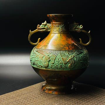Vaas - Gegoten metaal (bronze-achtige legering),, Antiek en Kunst