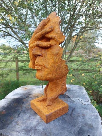 sculptuur, metal artistic statue The hidden face - 29 cm