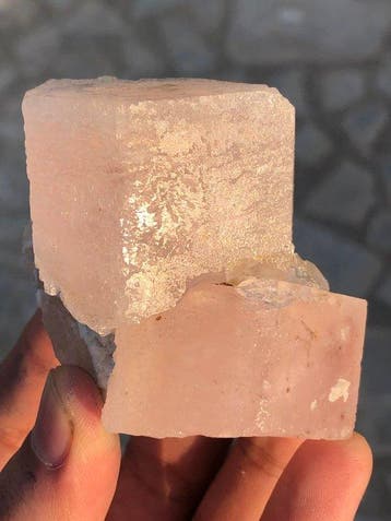 Dubbel geëindigd geëtst roze morganiet kristalcluster