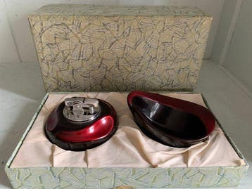 Japanse tafel- aansteker & Asbak Set - Rood/Zwart laque -, Nieuw
