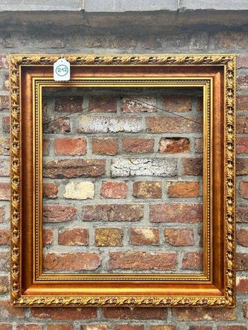 Cadre - 212. Ancien cadre de tableau doré à l’or. Pour