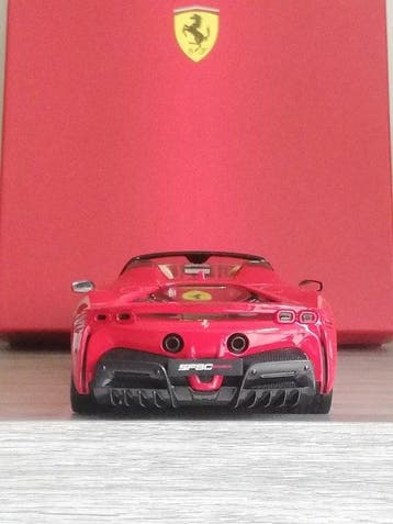Bburago 1:18 - Modelauto - FERRARI SF90 STRADALE HYBRID