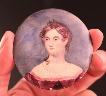 Franse School (Ca. 1900) - Portret van een dame in emaille