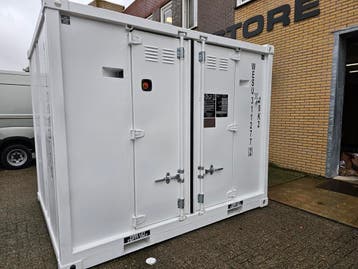 TE HUUR 9000 liter 10 foot Dieselcontainer met pompsysteem