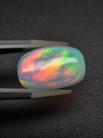 7.38cts Natural White Opal Cabochon - Hoogte: 18.5 mm -
