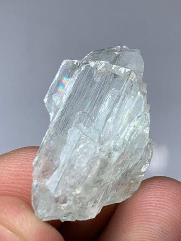 Natuurlijke kunzietkristallen, partij uit Afghanistan
