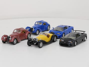 Schaal 1:24 Bburago set van 5 Bugattis 11CB, Atlantic en..., Hobby en Vrije tijd, Ophalen of Verzenden, Gebruikt