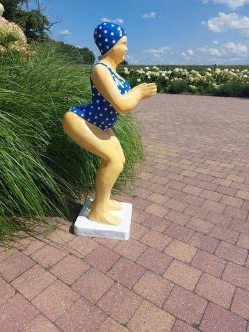 Beeld, large garden statue 110 cm high lady in bathing suit