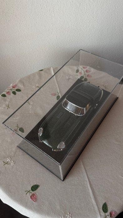 KK scale 1:18 - Modelauto - Jaguar E-Type - 1 van de 500, Hobby & Loisirs créatifs, Voitures miniatures | 1:5 à 1:12
