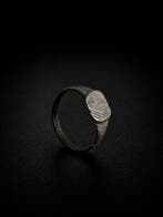 Middeleeuws Brons Ring - 13e tot 15e eeuw na Christus., Antiek en Kunst