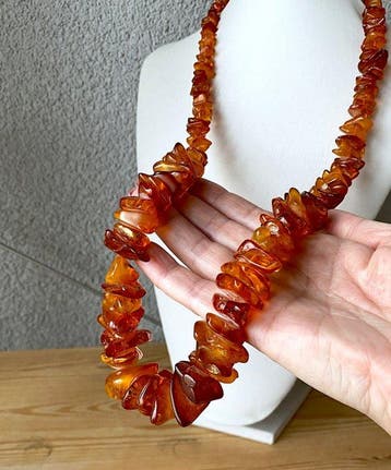 Ambre baltique naturel en pierre entière - collier long de