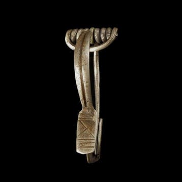 Oud-Romeins Zilver Fibula, met X-tekendecoratie