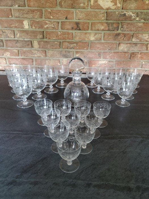 Baccarat - Drinkset (31) - Camilla - Kristal, Antiek en Kunst, Antiek | Meubels | Tafels