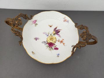 Meissen - Schotel - Porselein - bronzen opstaand schaaltje, Antiek en Kunst