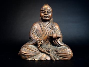 Zittend standbeeld van Nichiren Daishonin , oprichter
