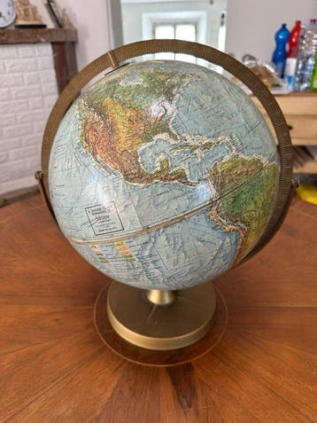 Celestial and terrestrial globes - Selezione dal Readers