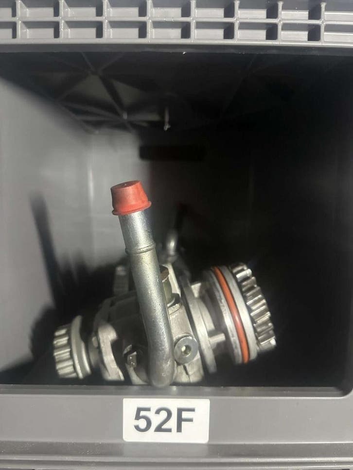 Stuurbekrachtigingspomp met airco-aansluiting Volkswagen..., Auto-onderdelen, Motor en Toebehoren, Gebruikt, Volkswagen, Ophalen of Verzenden