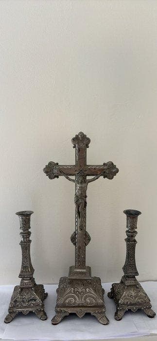 Crucifix (3) - Zinklegering - Begin van de twintigste eeuw -, Antiquités & Art