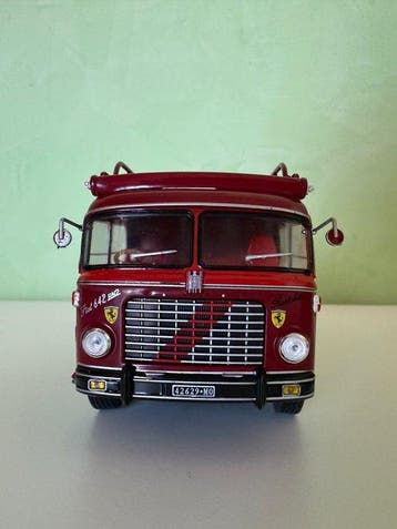 1:43 - Camion miniature - Fiat 642 RN2 scuderia Ferrari