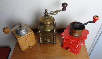 Koffiemolen (3) - Schootmodel - Hout, Messing