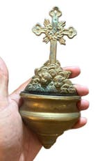 Schaduwen en Gebeden: Zeldzame aquasantier uit brons uit de