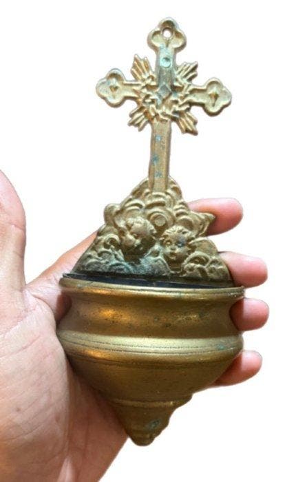 Schaduwen en Gebeden: Zeldzame aquasantier uit brons uit de, Antiquités & Art, Curiosités & Brocante