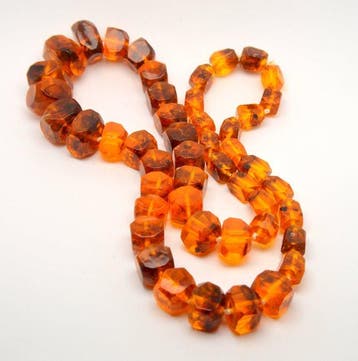 Natuurlijke Baltische amber stukken in epoxy - Halsketting
