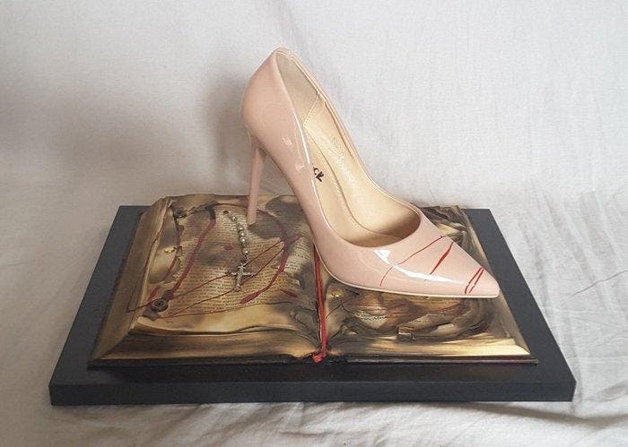 Arianna De Blanck (2003) - HOLY PINK - Stiletto on Burning, Antiquités & Art, Art | Objets design