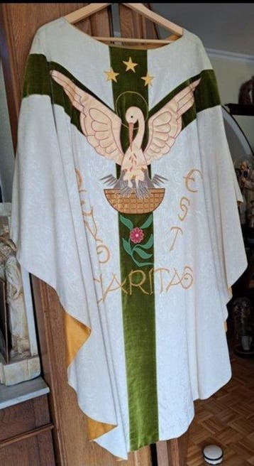 Chasuble blanche - Contemporain - Brocart / Tissu brodé à la