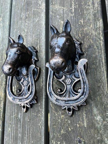 Decoratief ornament (2) - 2 Horse door knockers - Europa - 2