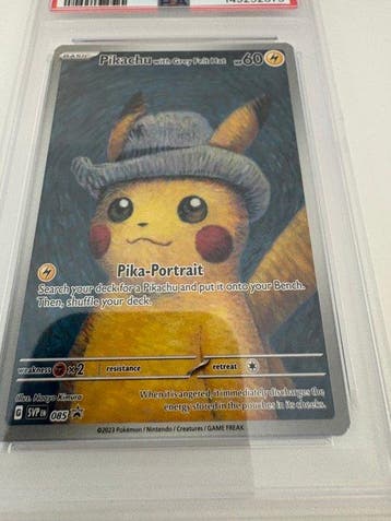 Pokémon - 1 Graded card - Pikachu 085 Alternate art - PSA 9, Hobby en Vrije tijd, Nieuw